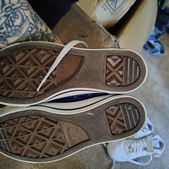 Converse - Picture 2 of 2